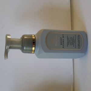 🥳 3/20 🥳- White Barn BRIGHT AUTUMN SKY Foaming Hand Soap